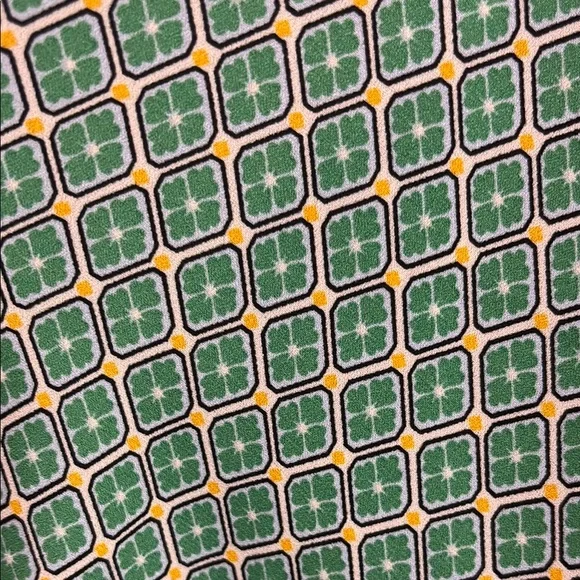 High-Low Patterned Top - Picture 2 of 4